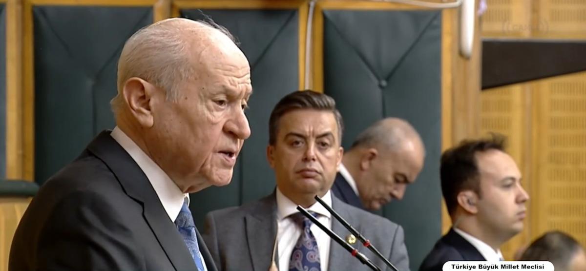 Bah&ccedil;eli den "Oyalanmaya gerek yok" mesajı: "Milletimizi &ccedil;ok yoran bu sorundan kurtulacağımızın g&ouml;stergesidir" 1
