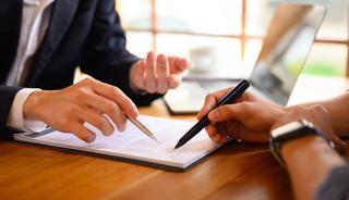 T&uuml;rkiye&rsquo;nin dev holdingi satıldı!