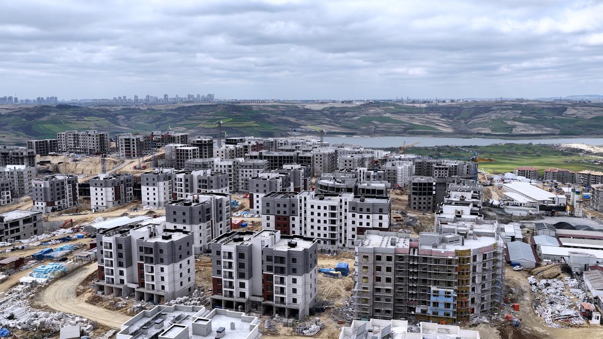 Bakan Kurum, Sazlıbosna daki İlk Evim Projesi nin sosyal konutlarını paylaştı 1