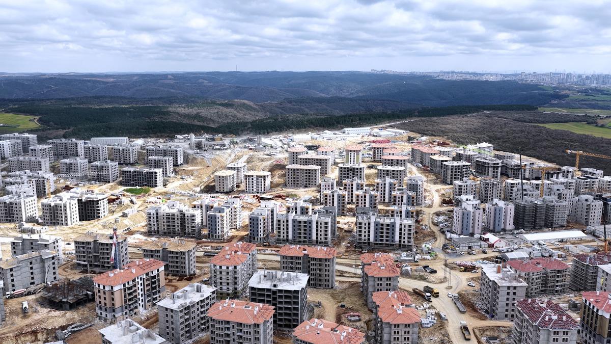 Bakan Kurum, Sazlıbosna daki İlk Evim Projesi nin sosyal konutlarını paylaştı 6