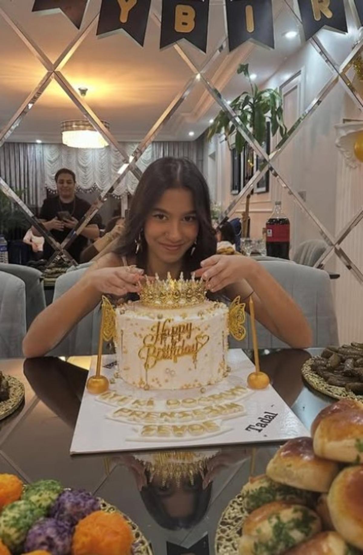 Tarık Meng&uuml;&ccedil; sır gibi sakladığı kızı Sevde yi paylaştı!   Annesinin kopyası   4