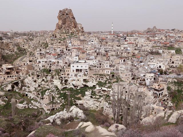 Mağaralar depo olarak kullanılıyor: '3047 n&uuml;fuslu beldede &ouml;nemli gelir kaynağı'