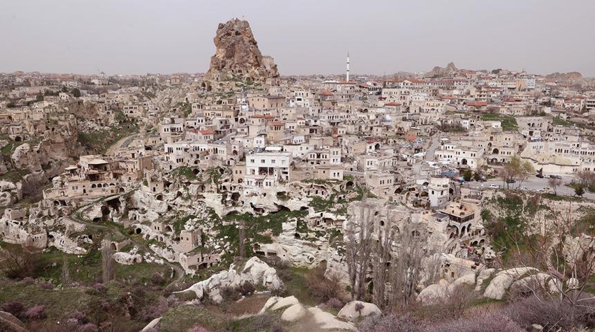 Mağaralar depo olarak kullanılıyor: '3047 n&uuml;fuslu beldede &ouml;nemli gelir kaynağı'