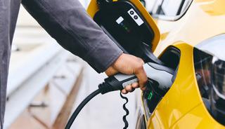 Satışlarda yeni tablo: Benzinli ve dizelde d&uuml;ş&uuml;ş, elektrikli otomobilde artış