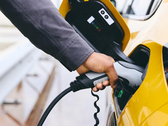 Satışlarda yeni tablo: Benzinli ve dizelde d&uuml;ş&uuml;ş, elektrikli otomobilde artış