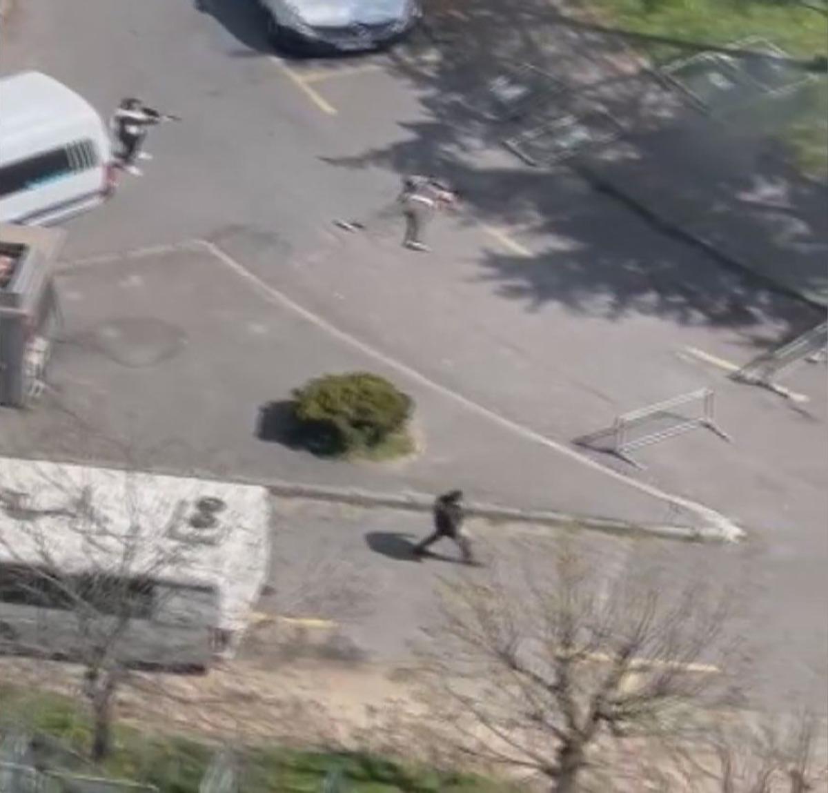 Son dakika | Kiralık ara&ccedil;la gelmişler! İsrail Başkonsolosluğu &ouml;n&uuml;nde &ccedil;atışma: 3 ter&ouml;ristten ikisi kardeş &ccedil;ıktı 3