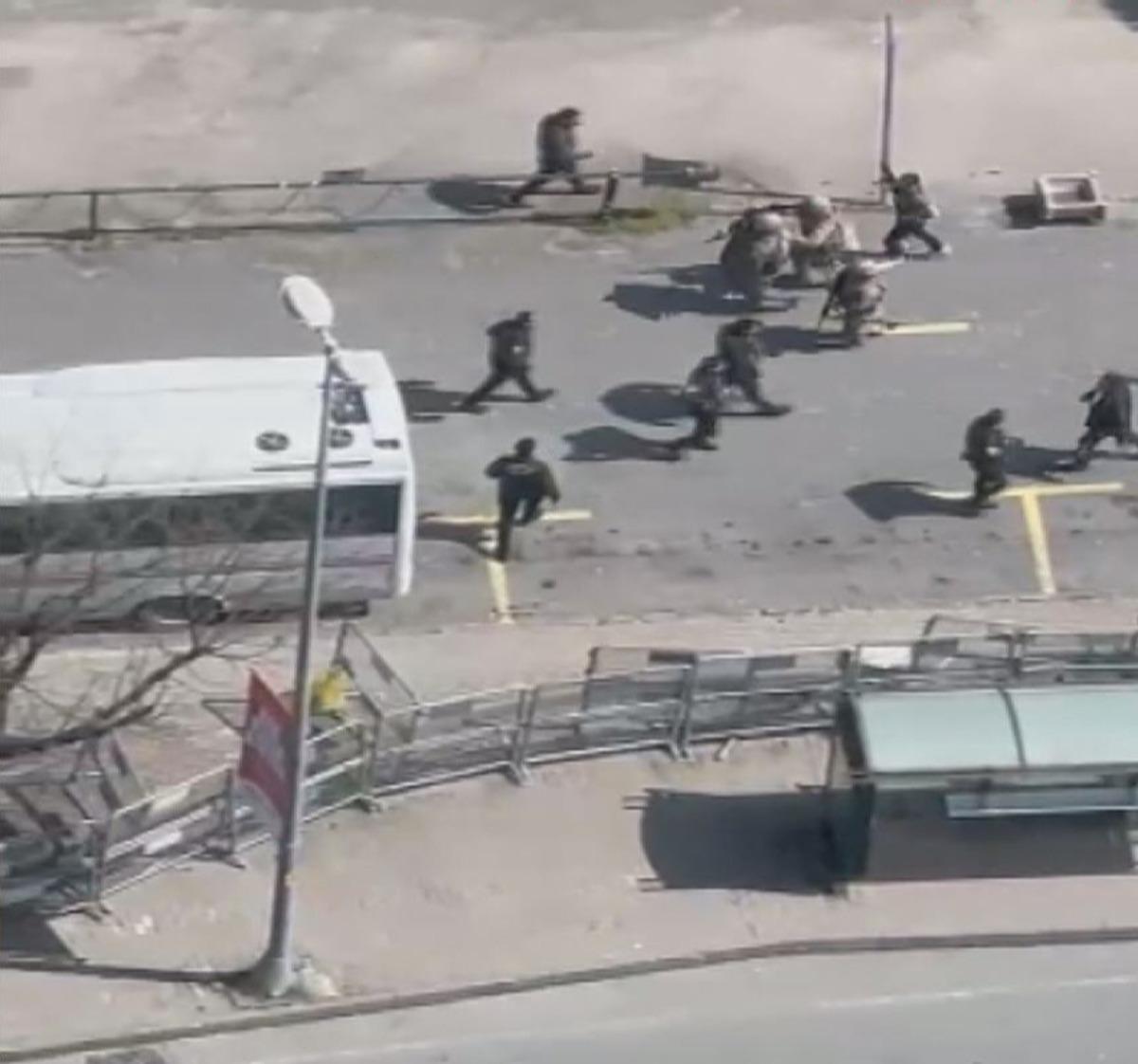 Son dakika | Kiralık ara&ccedil;la gelmişler! İsrail Başkonsolosluğu &ouml;n&uuml;nde &ccedil;atışma: 3 ter&ouml;ristten ikisi kardeş &ccedil;ıktı 4