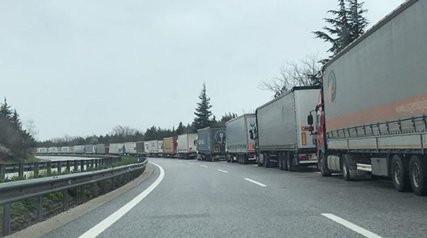 Kapıkule'de 7 kilometrelik TIR kuyruğu