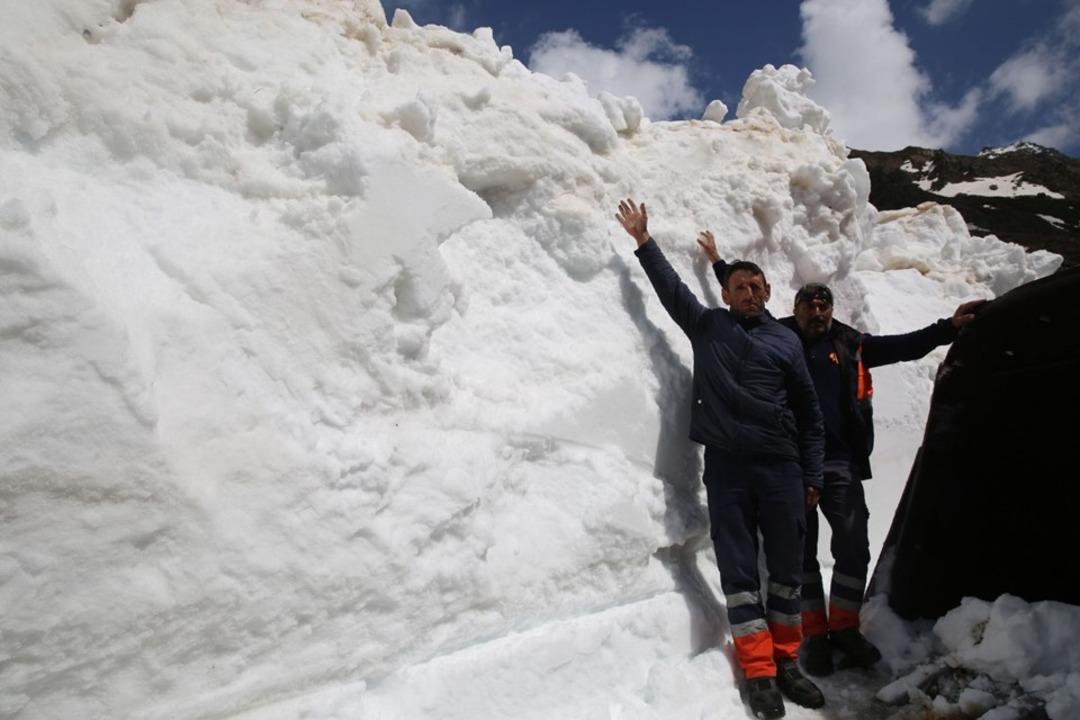 Baharda 3 metre karla m&uuml;cadele 