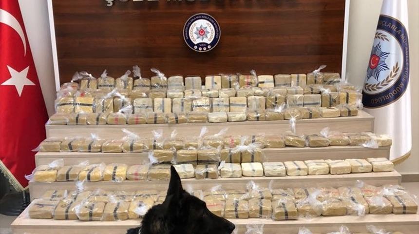 Van'da dondurma kamyonunda 80 kilo eroin ele geçirildi