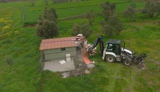 &Ccedil;anakkale&rsquo;de 21 ka&ccedil;ak yapı yıkıldı