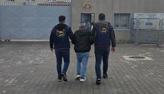 Hırsızlık su&ccedil;undan kesinleşmiş cezayla aranan şahıs yakalandı