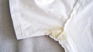 Çamaşır suyu tarihe karışıyor! Sararan beyazlara limonla gelen çözüm