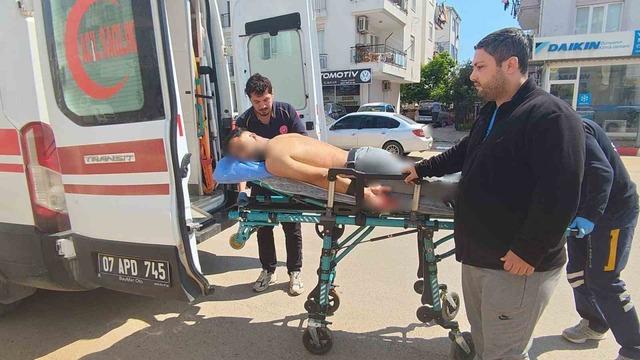 Husumetli akrabalar arasında bı&ccedil;aklı kavga: 2 yaralı 1