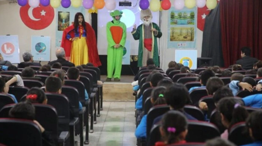 Şanlıurfa'da &ouml;ğrencilere su tasarrufu bilinci tiyatroyla aşılanıyor