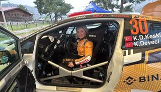 T&uuml;rkiye'nin ilk engelli kadın ralli pilotu K&uuml;bra Denizci Keskin'den &ccedil;ifte derece