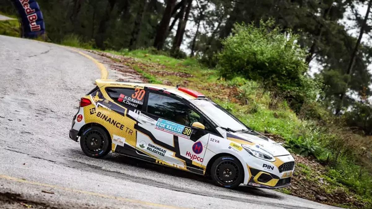 T&uuml;rkiye nin ilk engelli kadın ralli pilotu K&uuml;bra Denizci Keskin den &ccedil;ifte derece 2