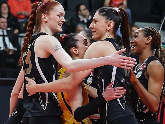 Sultanlar Ligi play-off final serisinde VakıfBank, Fenerbah&ccedil;e'yi 3-0 mağlup etti