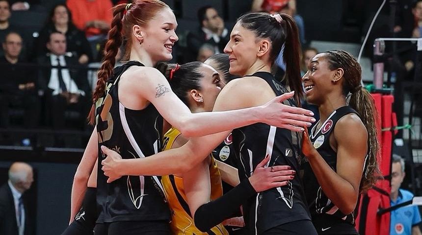 Sultanlar Ligi play-off final serisinde VakıfBank, Fenerbah&ccedil;e'yi 3-0 mağlup etti