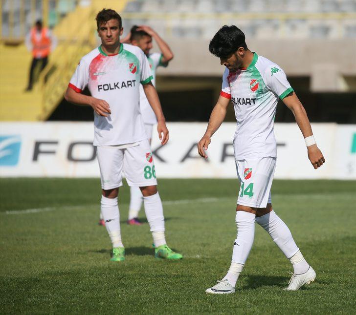 Karşıyaka TFF 3. Lig'e düştü, futbolcular gözyaşlarını tutamadı! G1