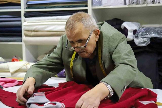 G&uuml;m&uuml;şhane nin en eski terzisi: 56 yıllık meslek yolculuğu 6