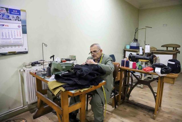 G&uuml;m&uuml;şhane nin en eski terzisi: 56 yıllık meslek yolculuğu 1