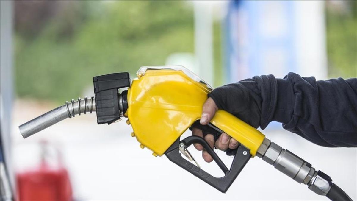 Petrol fiyatı sert d&uuml;şt&uuml;: Benzin ve motorinde b&uuml;y&uuml;k indirim beklentisi 4