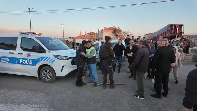 Sivas ta kavga ihbarına gelen polislere davul zurnalı kutlama 1