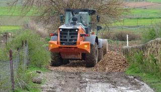Batman&rsquo;da ara&ccedil;ta mahsur kalan hastanın yardımına ekipler koştu