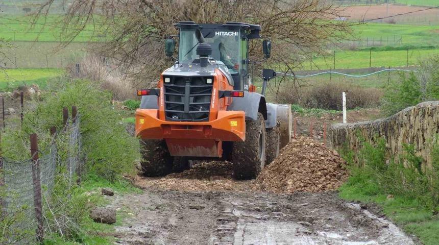 Batman&rsquo;da ara&ccedil;ta mahsur kalan hastanın yardımına ekipler koştu