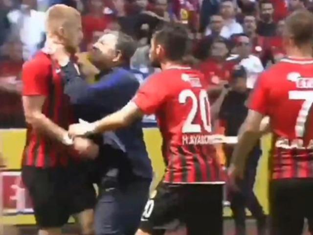 Yılmaz Vural, futbolcusu Semih Güler'in boğazına yapıştı!