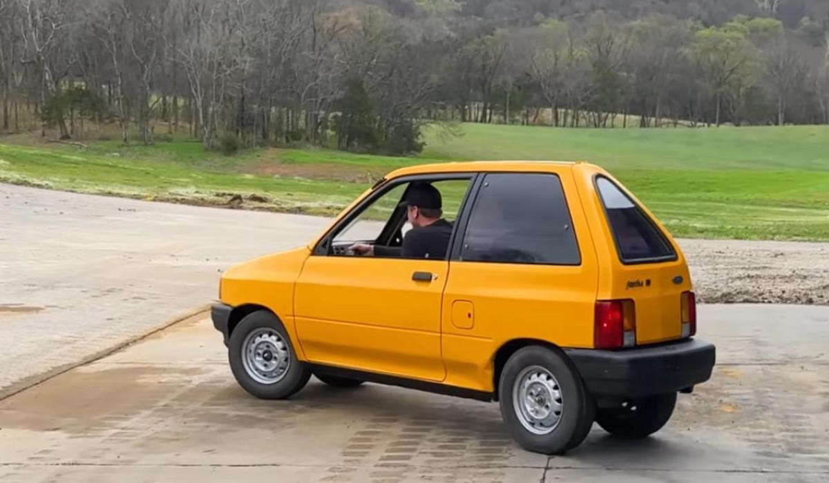 D&uuml;nyanın en ince otomobili! G&ouml;renler g&ouml;zlerine inanamıyor 2