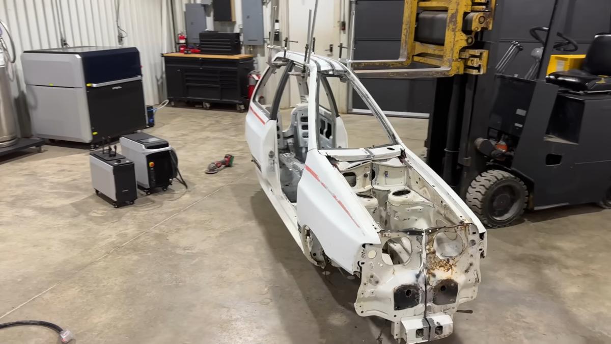 D&uuml;nyanın en ince otomobili! G&ouml;renler g&ouml;zlerine inanamıyor 4