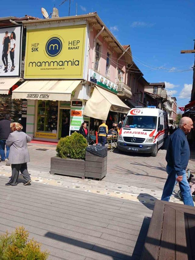 Düşerek yaralanan adama sağlık ekipleri müdahale etti 1