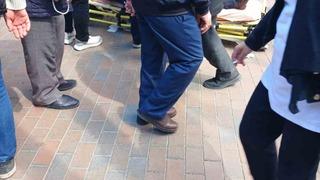 Düşerek yaralanan adama sağlık ekipleri müdahale etti