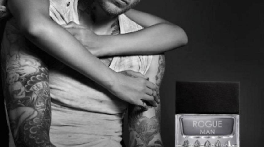 Rihanna erkek parf&uuml;m&uuml;yle sarstı!