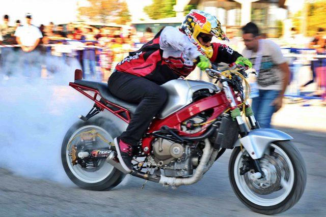 Akrobatik motosiklet sporcusunun kaza anı kask kamerasında