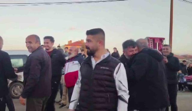 Sivas ta kavgayı ayırmaya gelen polisleri davul-zurnayla karşıladılar 3