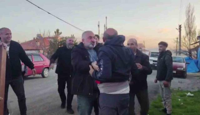 Sivas ta kavgayı ayırmaya gelen polisleri davul-zurnayla karşıladılar 2