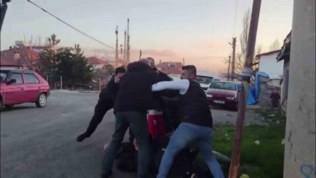 Sivas ta kavgayı ayırmaya gelen polisleri davul-zurnayla karşıladılar 1