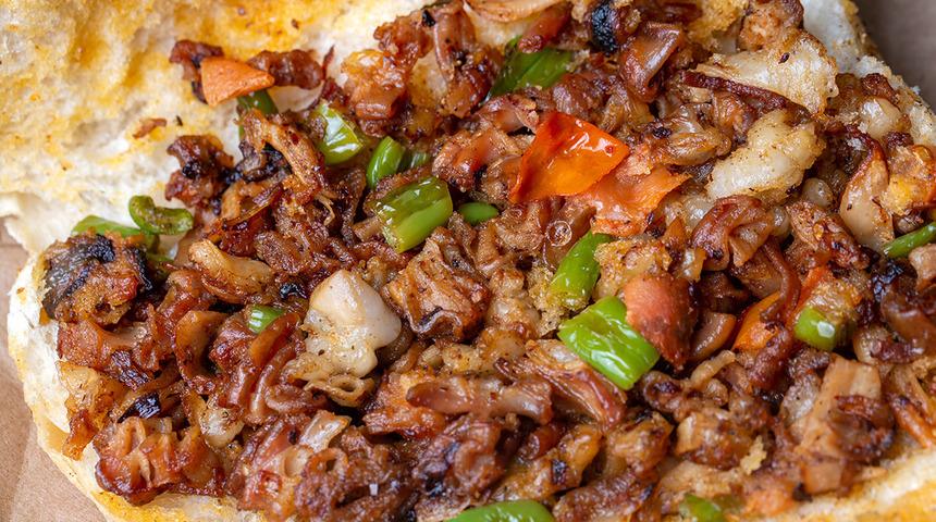 D&uuml;nyanın konuştuğu T&uuml;rk lezzeti! Turistler yemek i&ccedil;in sıraya giriyor