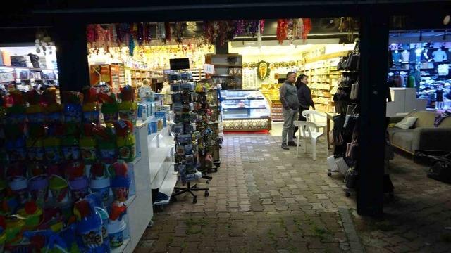 Turizm merkezinde karanlık yol sitemi 2