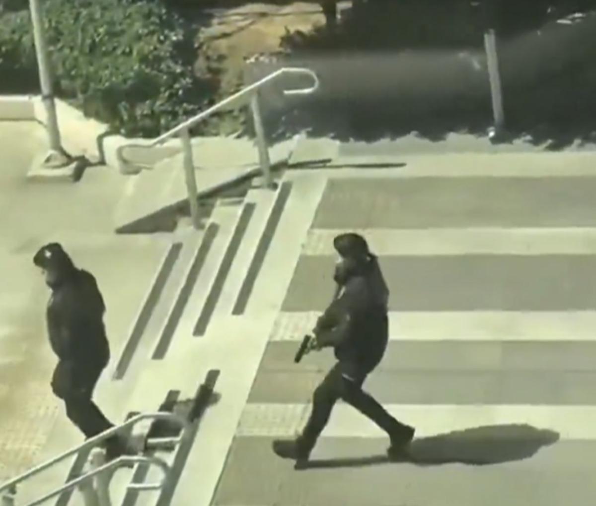 Beşiktaş taki saldırı sırasında polisleri kaydedip alay etmişlerdi... Soruşturma başlatıldı! 1