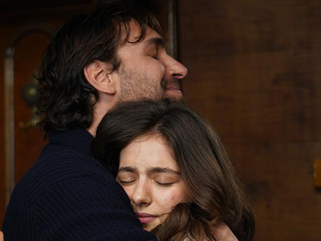 Yeni b&ouml;l&uuml;mden kareler! O detaya yorum yağdı