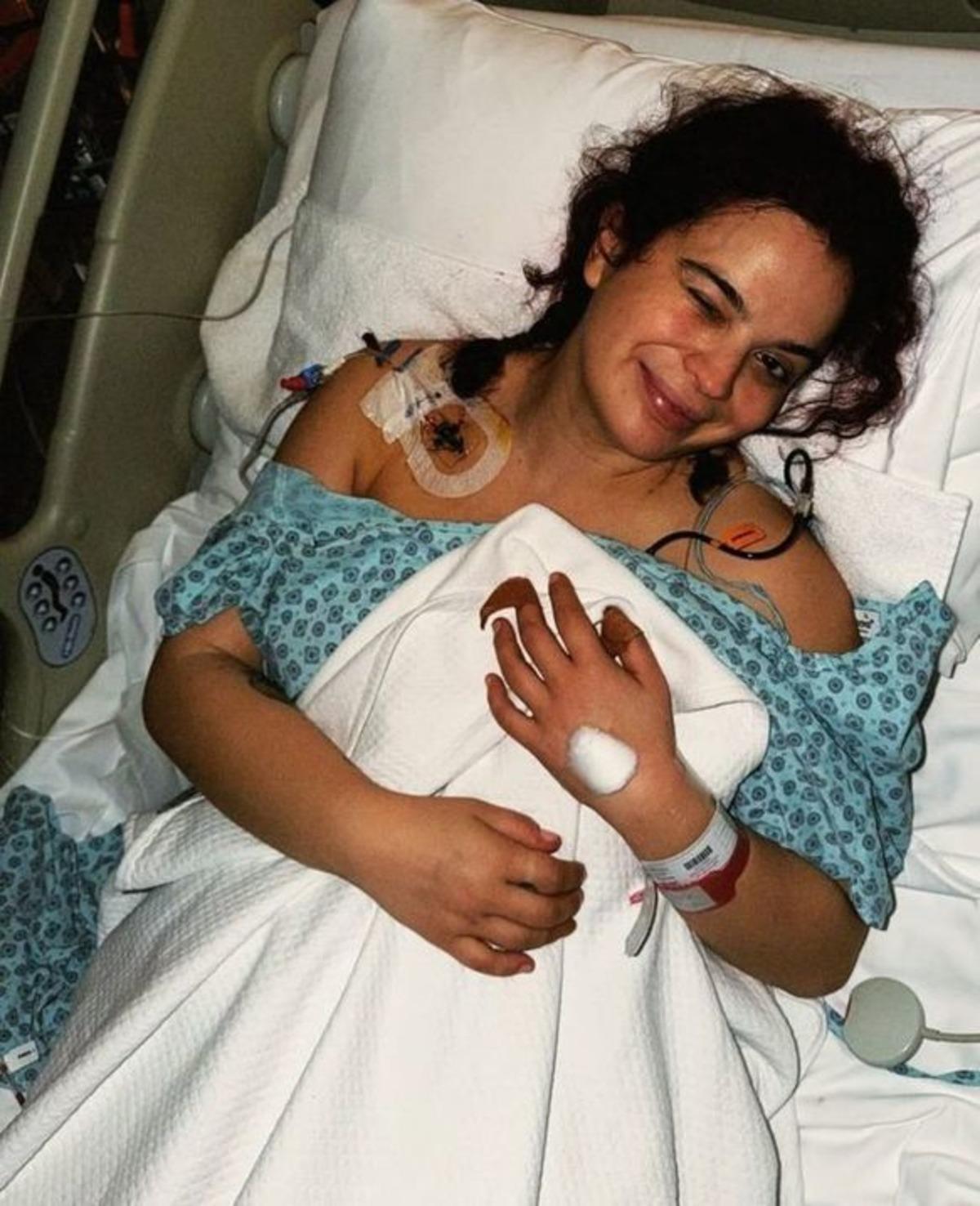 Doktor hatası hayatını kabusa çevirdi! Aslı Bekiroğlu 7. kez ameliyat olacak! Dua istedi 1