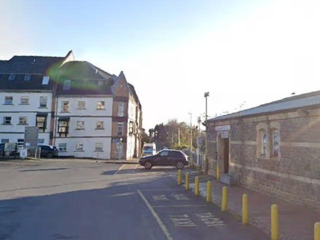 Tren istasyonunda korkun&ccedil; kavga: 2 g&ouml;zaltı, 4 yaralı!