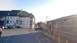 Galler’de tren istasyonunda korkunç kavga: 2 gözaltı, 4 yaralı!