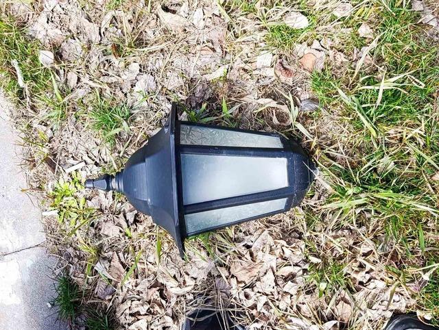 Kars’ta Valilik Parkı’nın ışıklandırma lambaları kırıldı 3