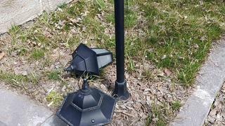 Kars’ta Valilik Parkı’nın ışıklandırma lambaları kırıldı