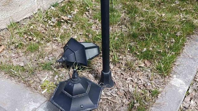 Kars’ta Valilik Parkı’nın ışıklandırma lambaları kırıldı